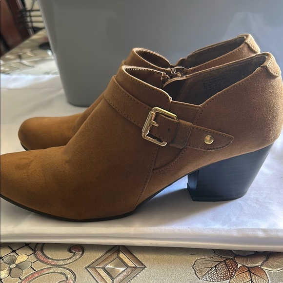 American Eagle Tan Mules with Adjustable Strap - Picture 4 of 6